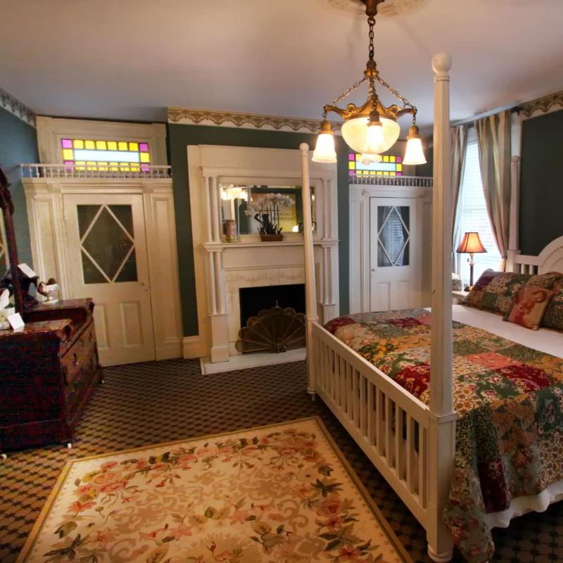 Vandiver Inn image