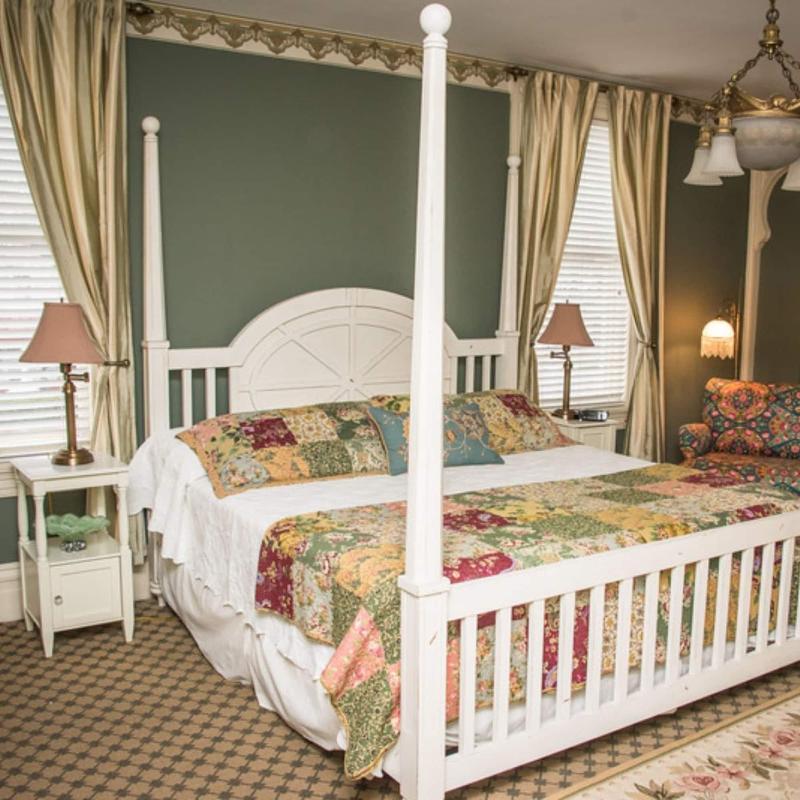 Vandiver Inn image