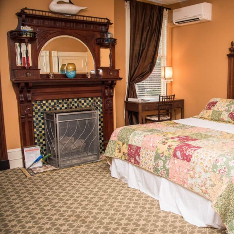 Vandiver Inn image