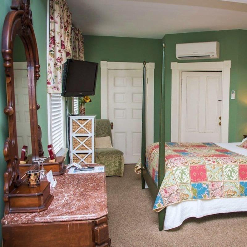 Vandiver Inn image