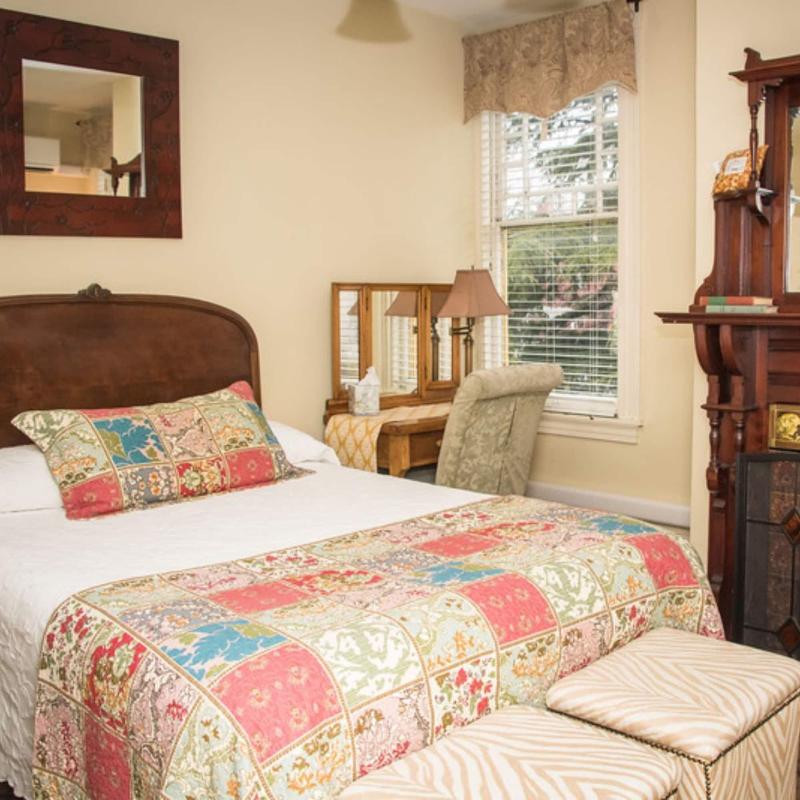 Vandiver Inn image