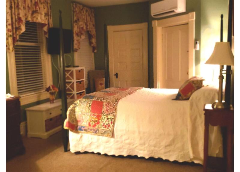 Vandiver Inn image