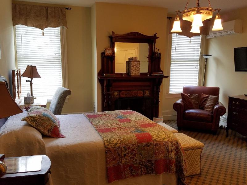 Vandiver Inn image