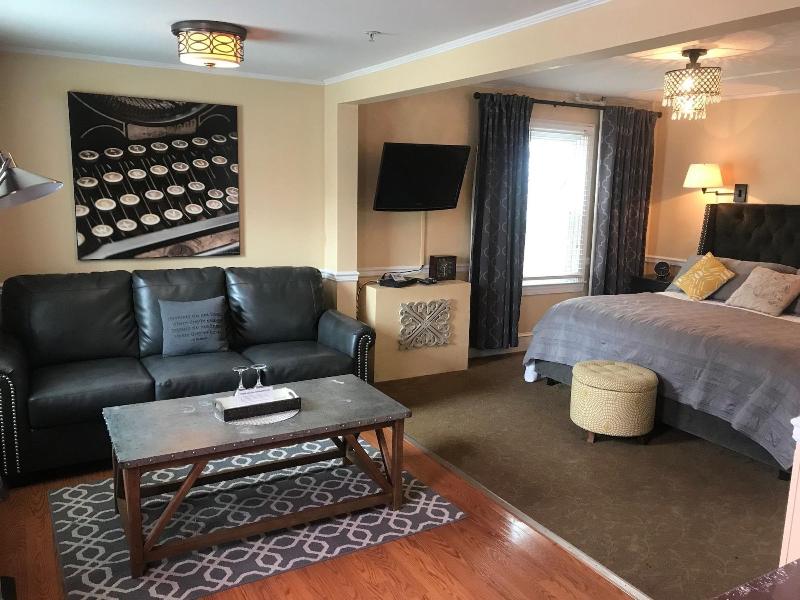 Vandiver Inn image