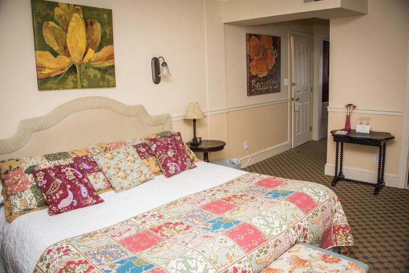 Vandiver Inn image