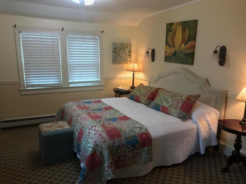 Vandiver Inn image