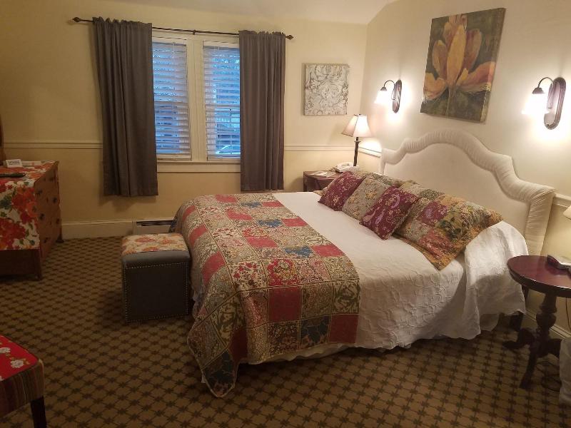 Vandiver Inn image