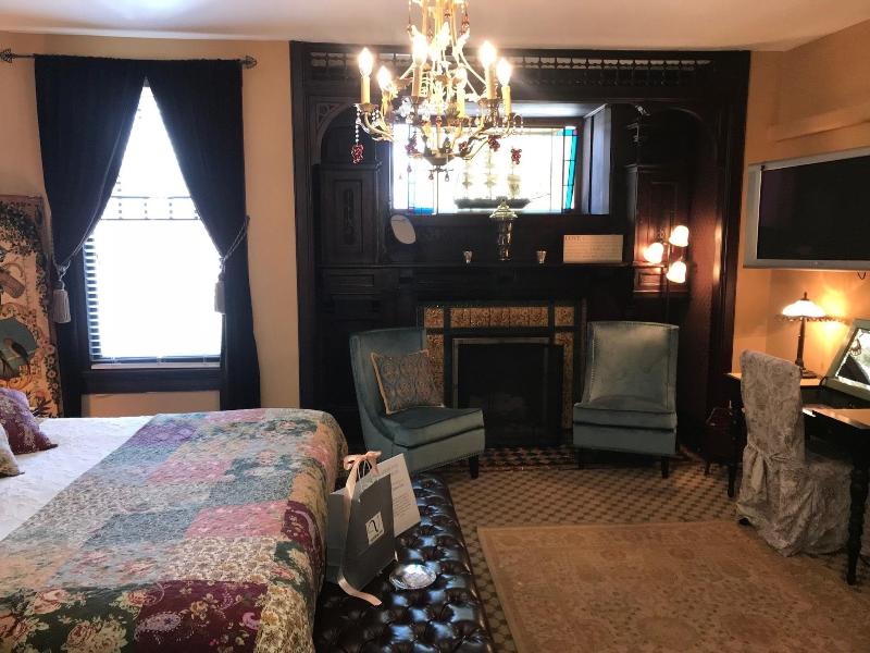 Vandiver Inn image