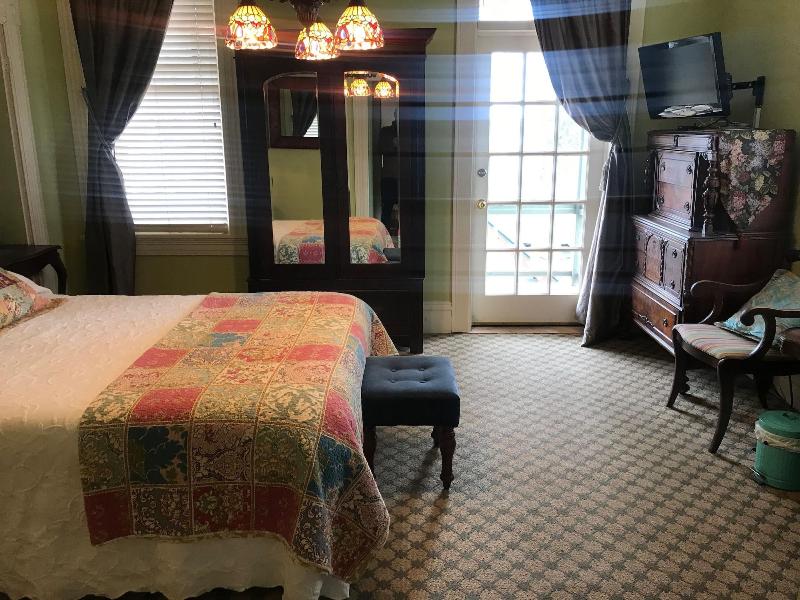 Vandiver Inn image
