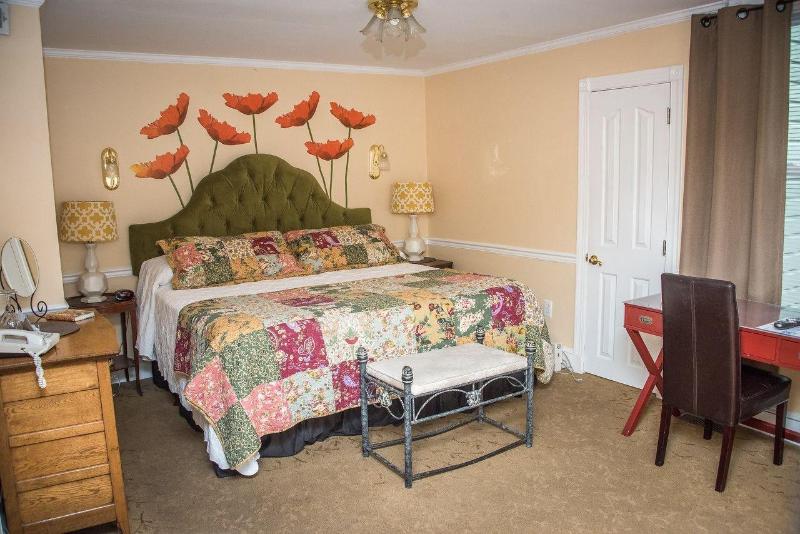 Vandiver Inn image