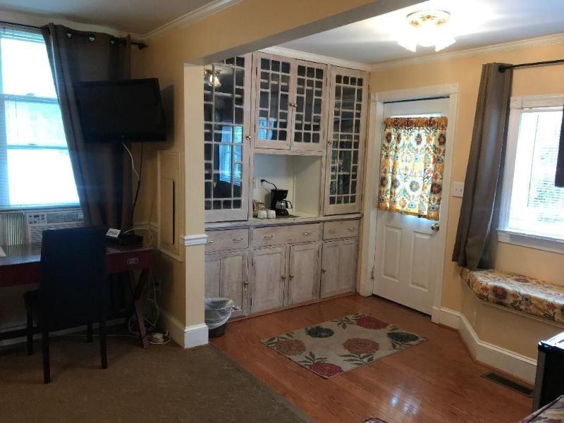 Vandiver Inn image