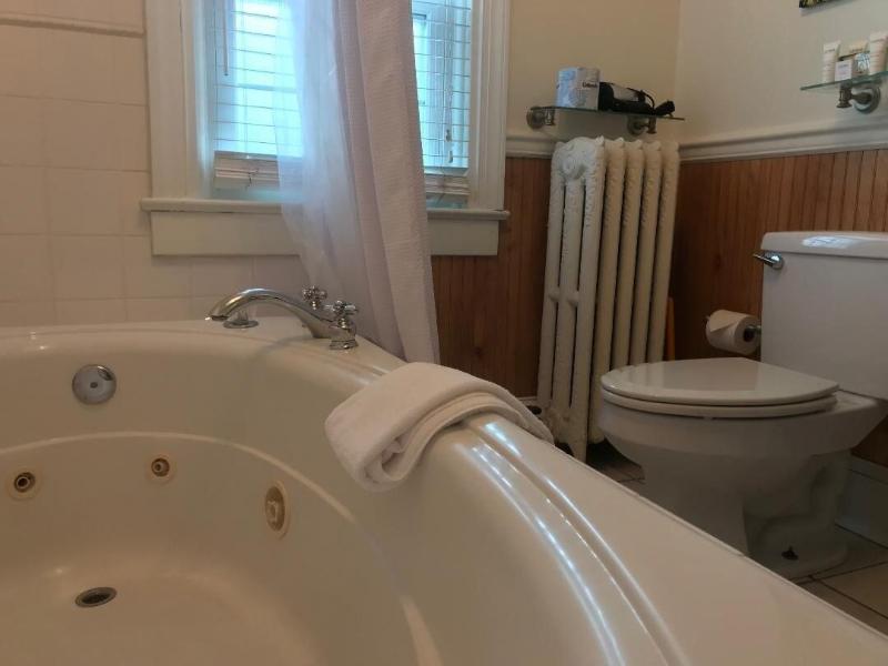 Vandiver Inn image