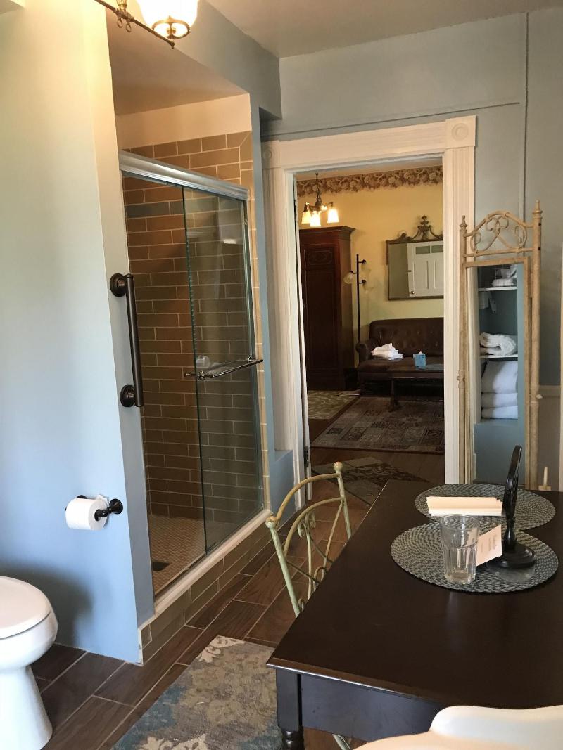 Vandiver Inn image