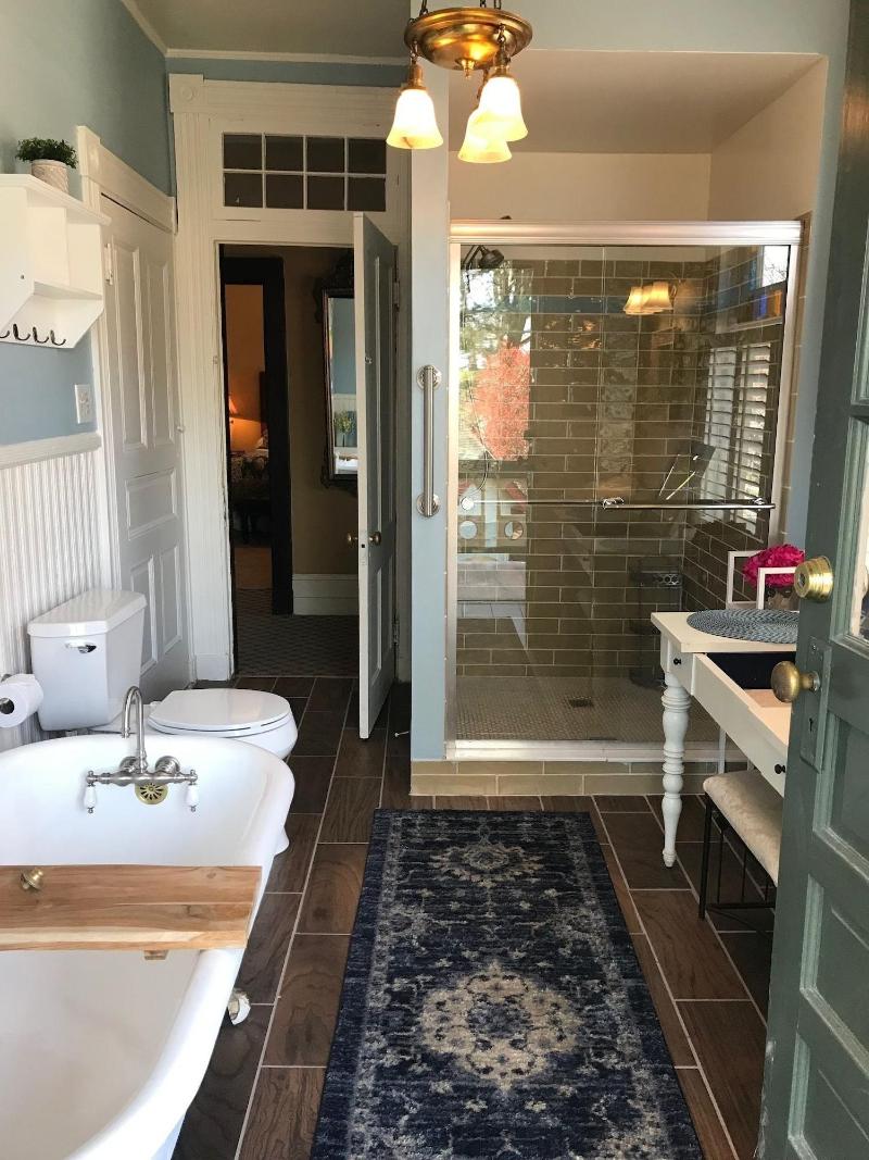 Vandiver Inn image