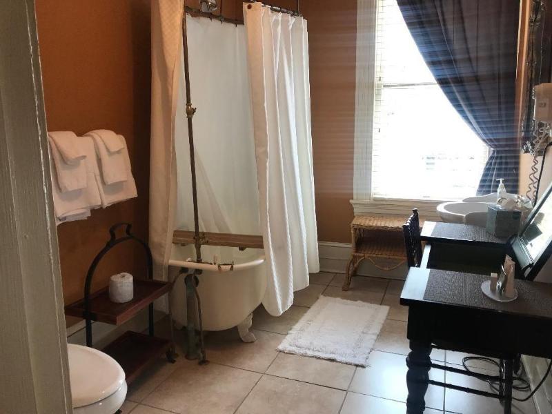 Vandiver Inn image