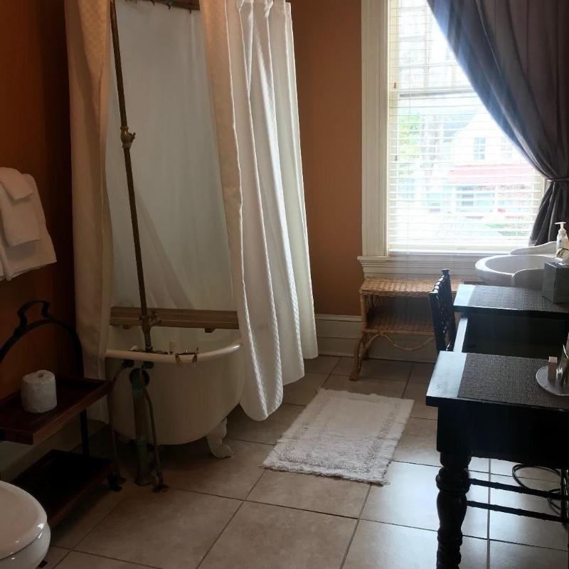 Vandiver Inn image