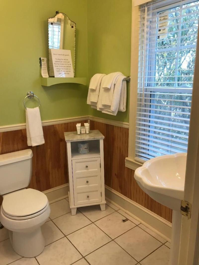 Vandiver Inn image