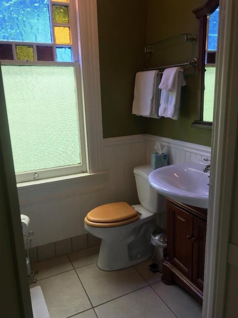 Vandiver Inn image