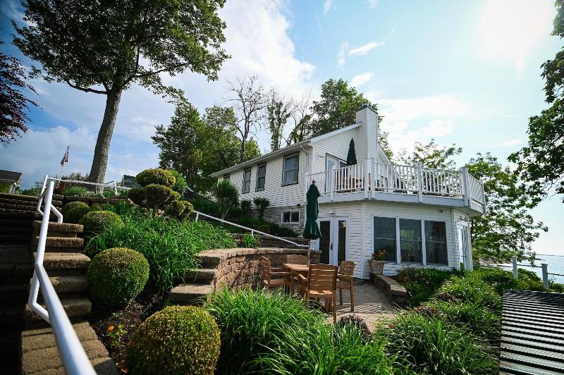 The Lakehouse Inn image