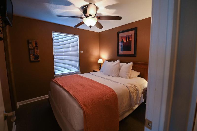 The Lakehouse Inn image