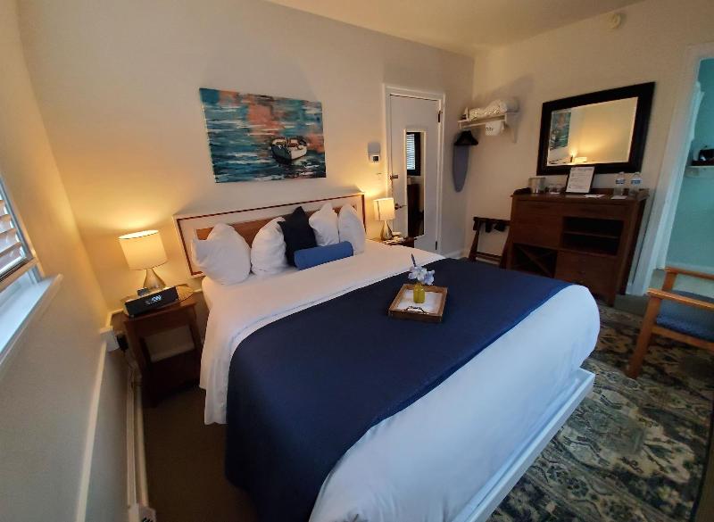 The Lakehouse Inn image