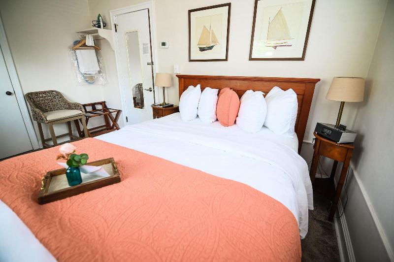 The Lakehouse Inn image