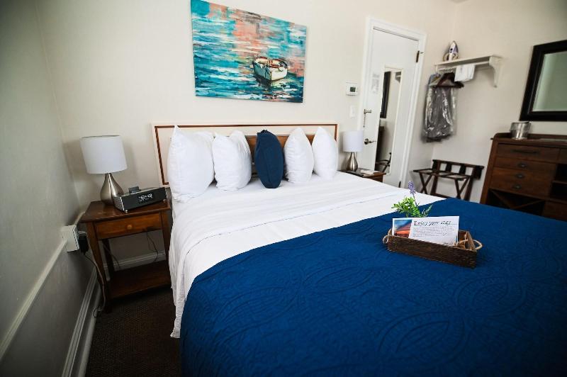 The Lakehouse Inn image