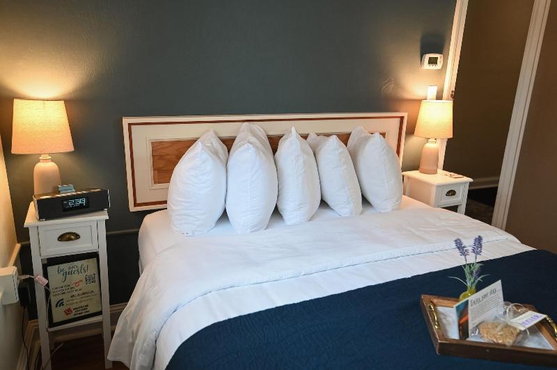 The Lakehouse Inn image