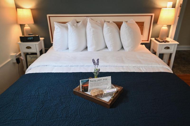The Lakehouse Inn image
