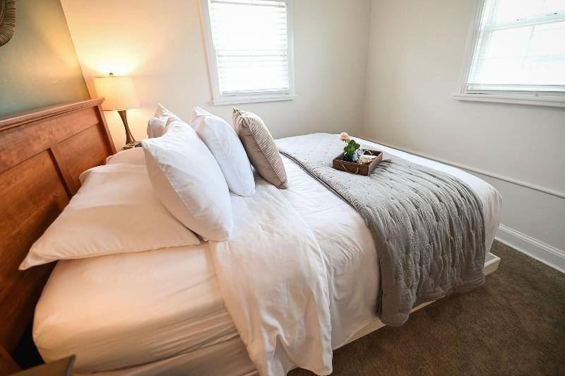 The Lakehouse Inn image