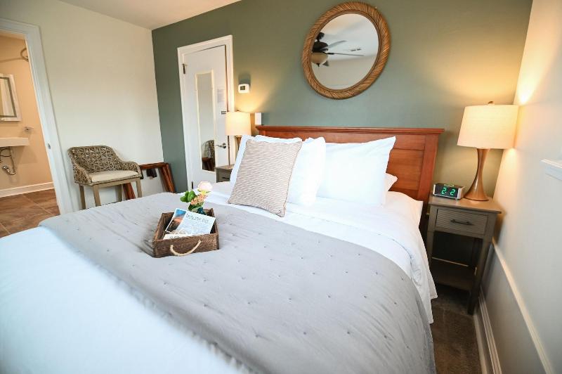 The Lakehouse Inn image