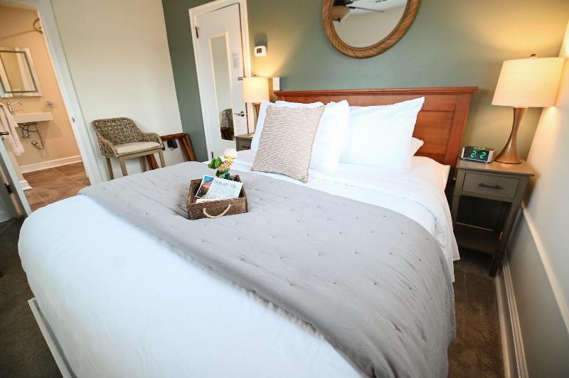 The Lakehouse Inn image