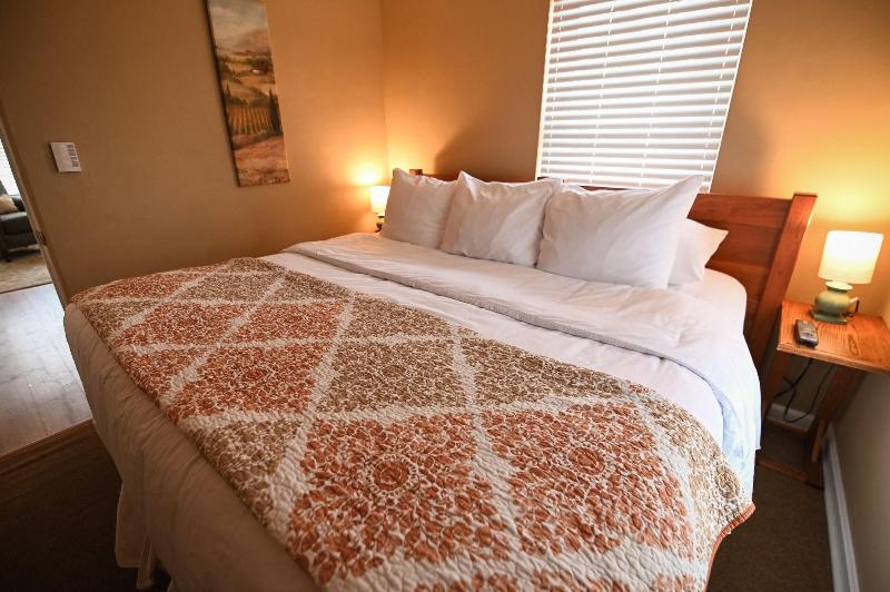 The Lakehouse Inn image
