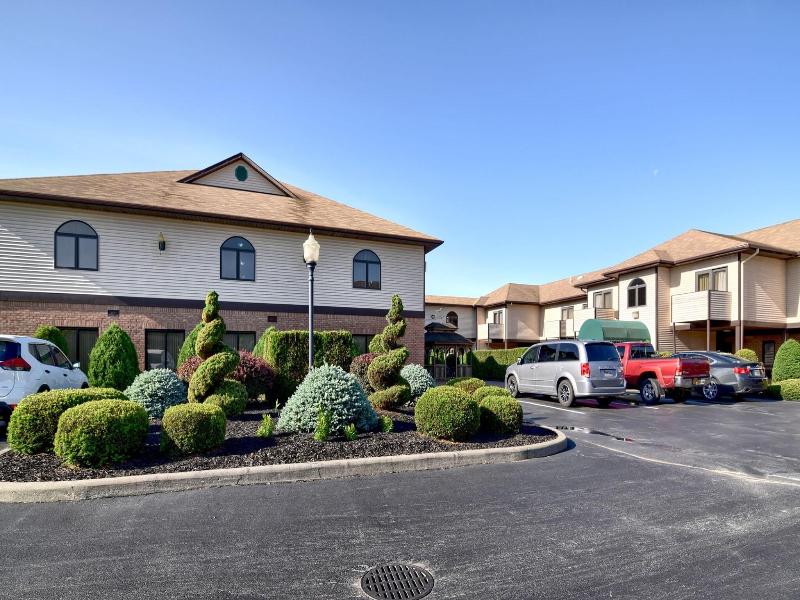 Roosevelt Inn And Suites Saratoga Springs image