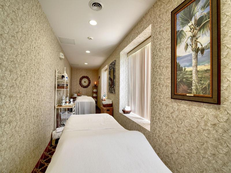 Roosevelt Inn And Suites Saratoga Springs image