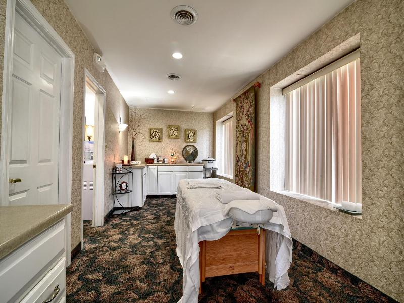 Roosevelt Inn And Suites Saratoga Springs image