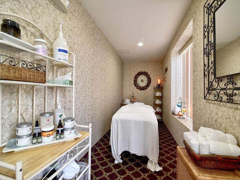 Roosevelt Inn And Suites Saratoga Springs image