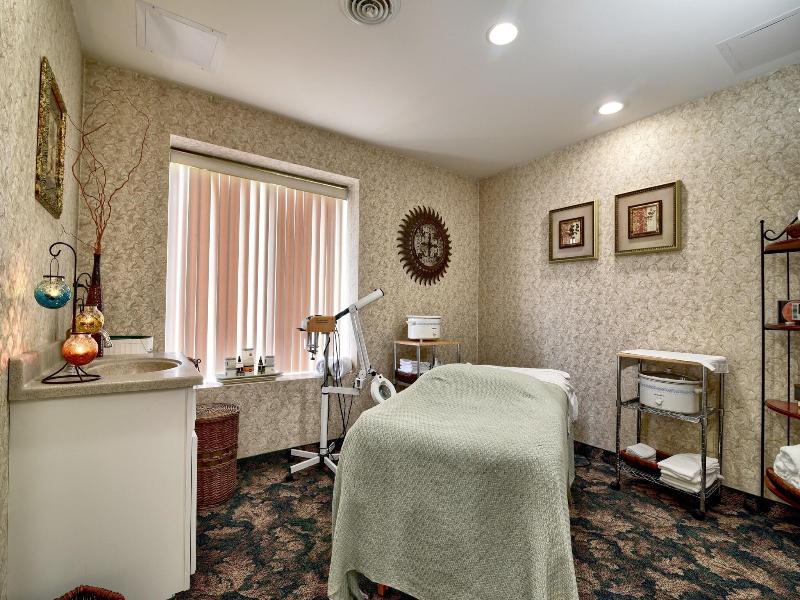 Roosevelt Inn And Suites Saratoga Springs image