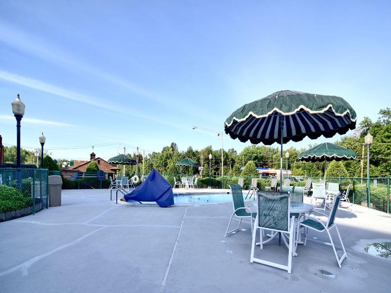 Roosevelt Inn And Suites Saratoga Springs image