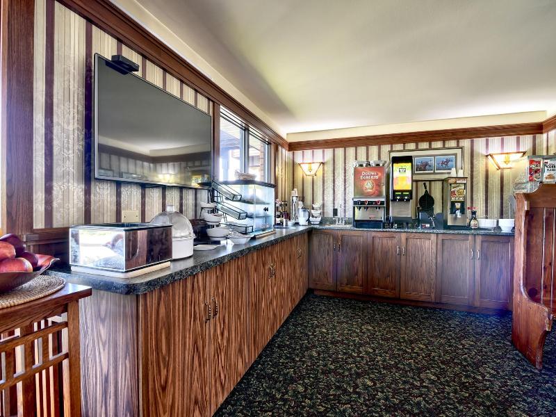 Roosevelt Inn And Suites Saratoga Springs image