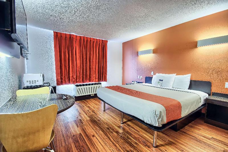 Motel 6 Columbus, OH - West image