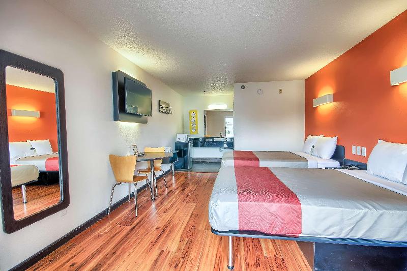 Motel 6 Columbus, OH - West image