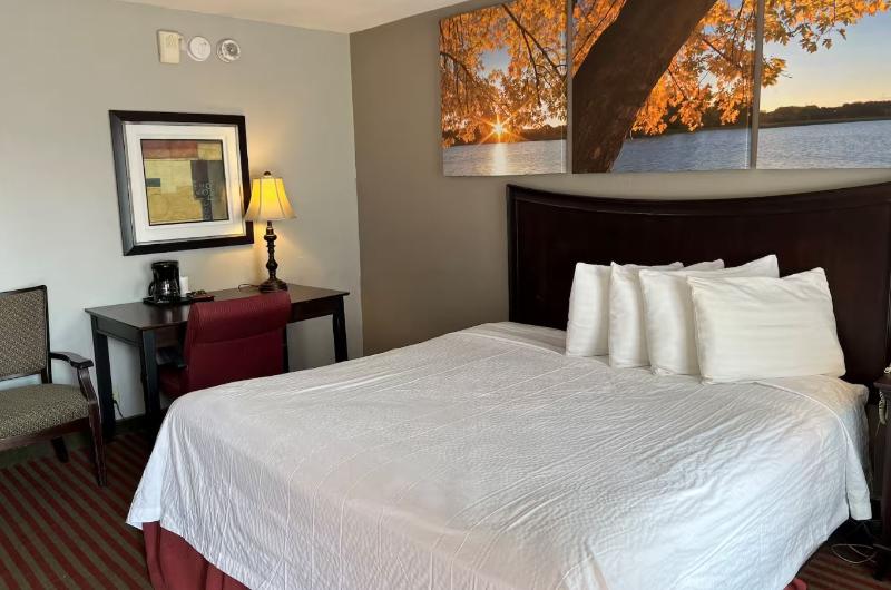Days Inn by Wyndham Pittsburg KS image