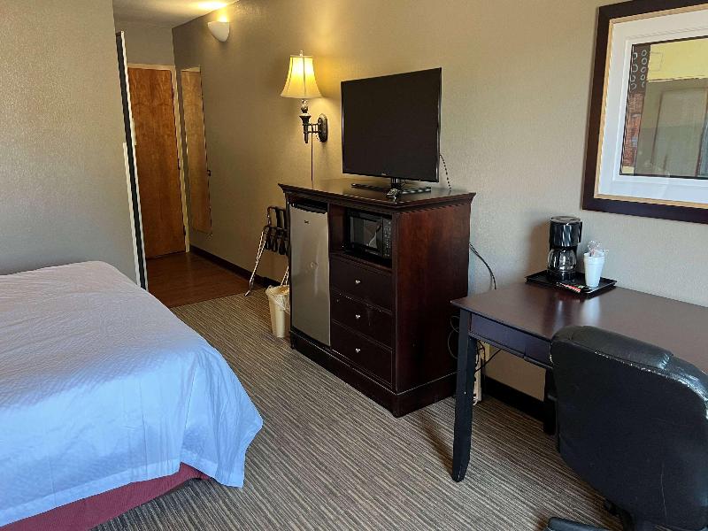 Days Inn by Wyndham Pittsburg KS image