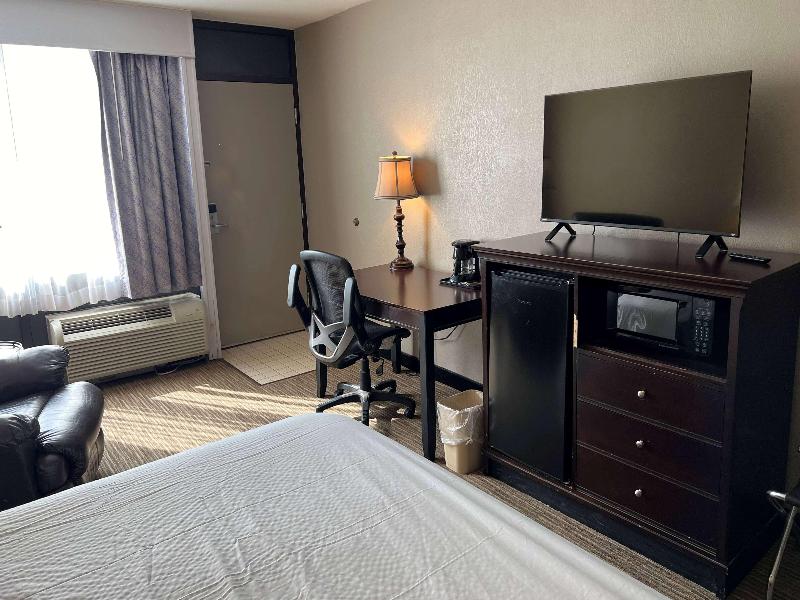 Days Inn by Wyndham Pittsburg KS image