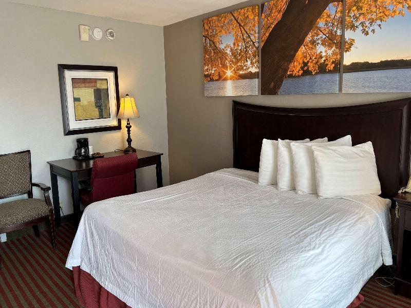 Days Inn by Wyndham Pittsburg KS image