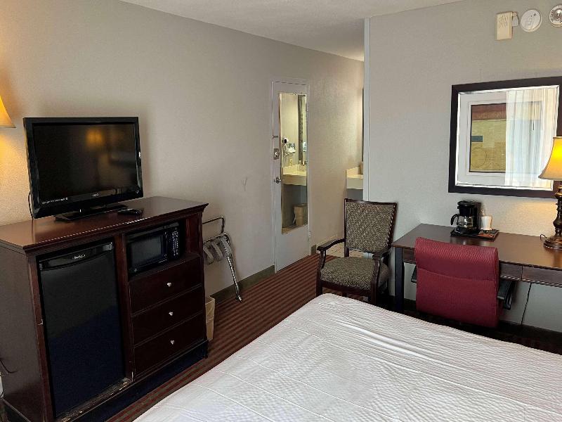 Days Inn by Wyndham Pittsburg KS image