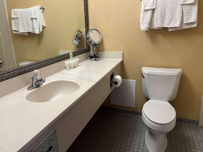 Days Inn by Wyndham Pittsburg KS image