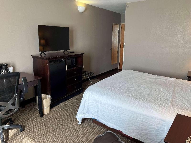 Days Inn by Wyndham Pittsburg KS image