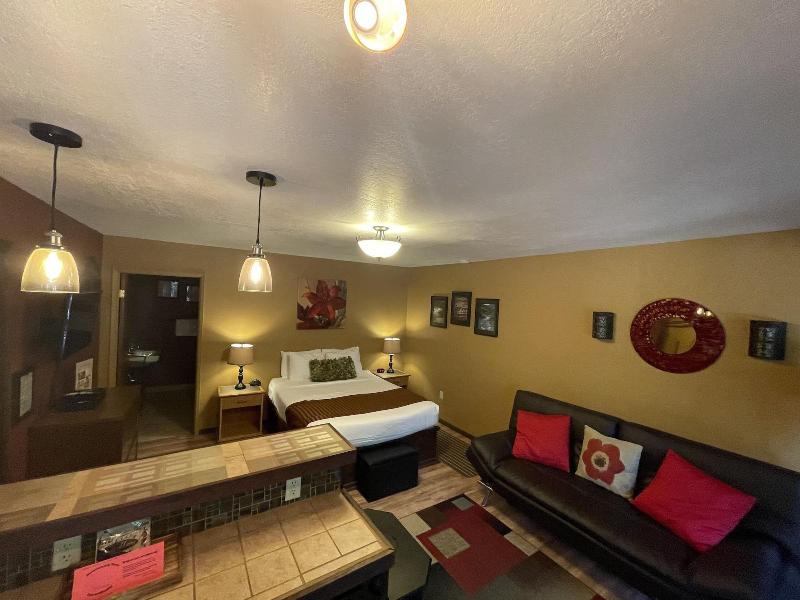 Redwoods River Resort image
